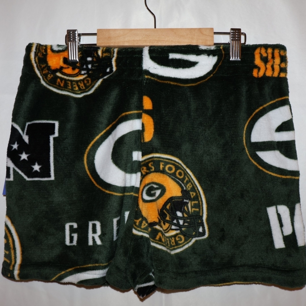 Green Bay Packers Green Plush Lounge Shorts With Pockets. - Picture 5 of 6